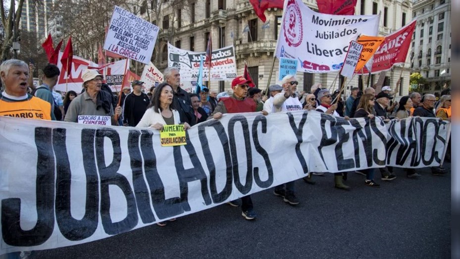 Los jubilados y el sindicalismo combativo marchan desde el Congreso a Plaza de Mayo