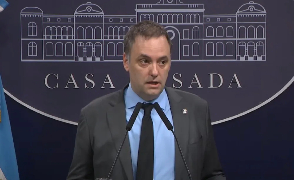 Adorni: subir impuestos y suspender planes sociales para sostener las universidades públicas