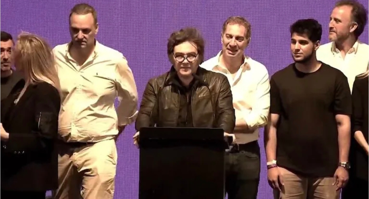 Milei cerró la campaña en Rosario: “A partir del domingo va a cambiar en serio la Argentina”