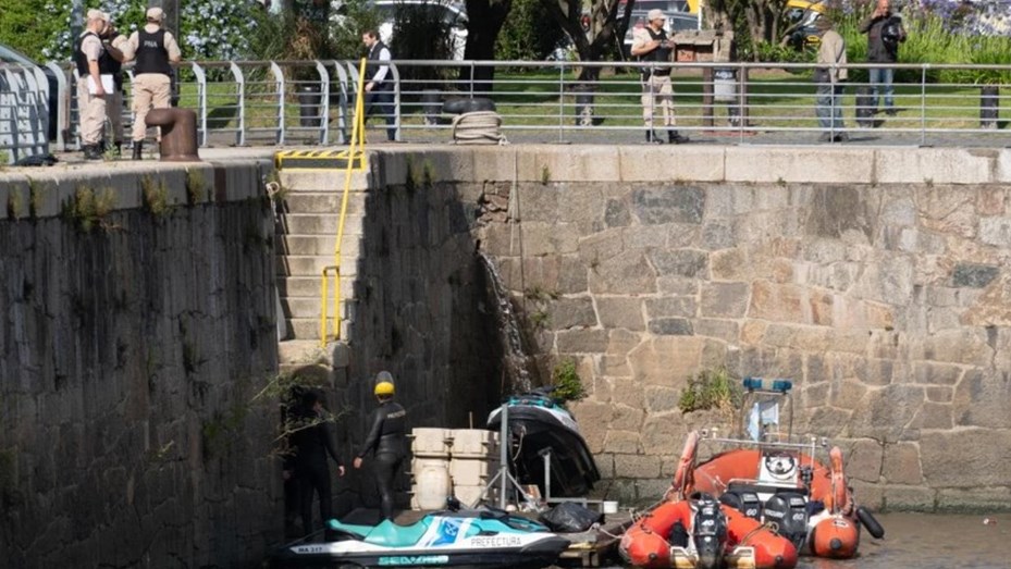 Hallaron muerto a un hombre que se arrojó al agua desde el Puente de la Mujer