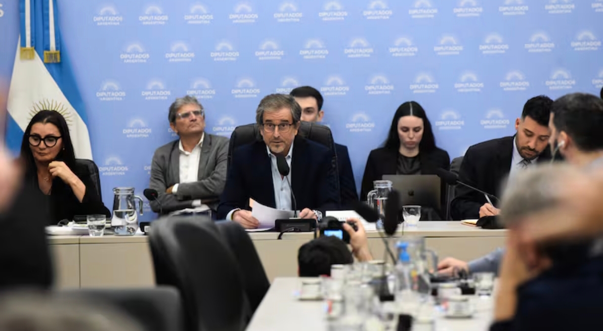 Presupuesto 2026: la oposición busca el dictamen mientras el oficialismo quiere tratarlo en extraordinarias