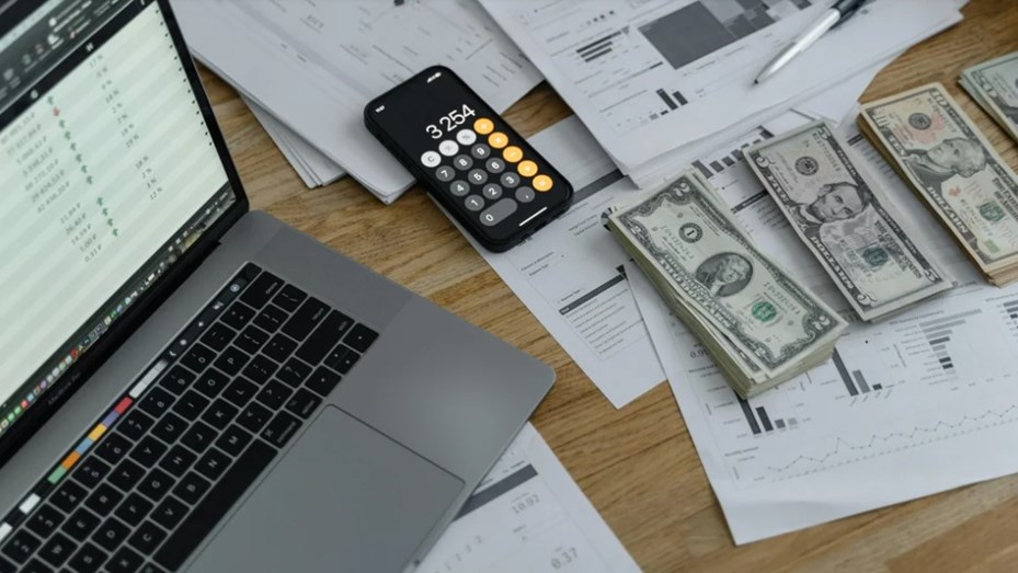 El 53% de la clase media tuvo que gastar ahorros o endeudarse para llegar a fin de mes