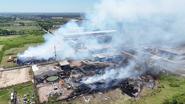 “Nadie se hace cargo”: a un mes de la explosión en Ezeiza crece la bronca de los vecinos y cobra fuerza la hipótesis del error humano