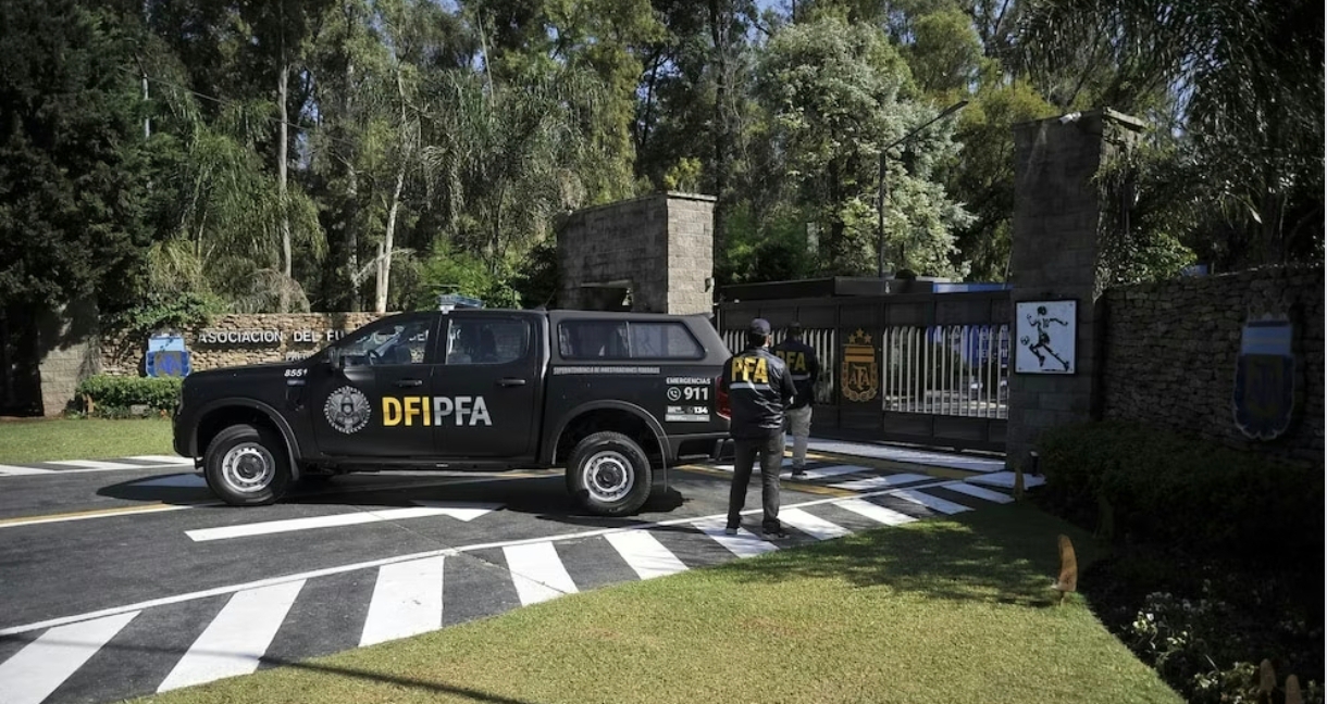 Allanan la sede de la AFA y el predio de Ezeiza en el marco de la causa que investiga a los dirigentes del fútbol argentino